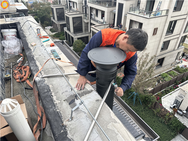 上海红星铂雅名都别墅丹麦Morso 2110铸铁火炉安装.jpg